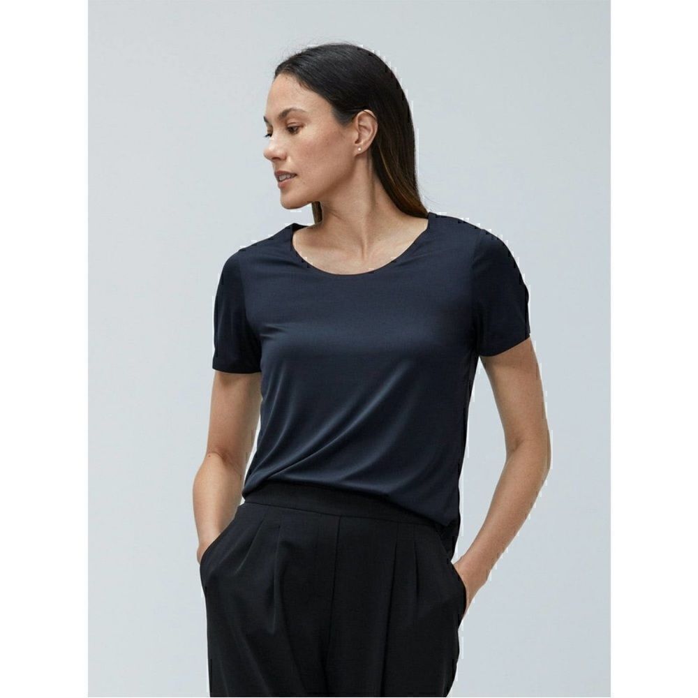 NWT Ministry of Supply Luxe Touch Tee in Black
Size XXS